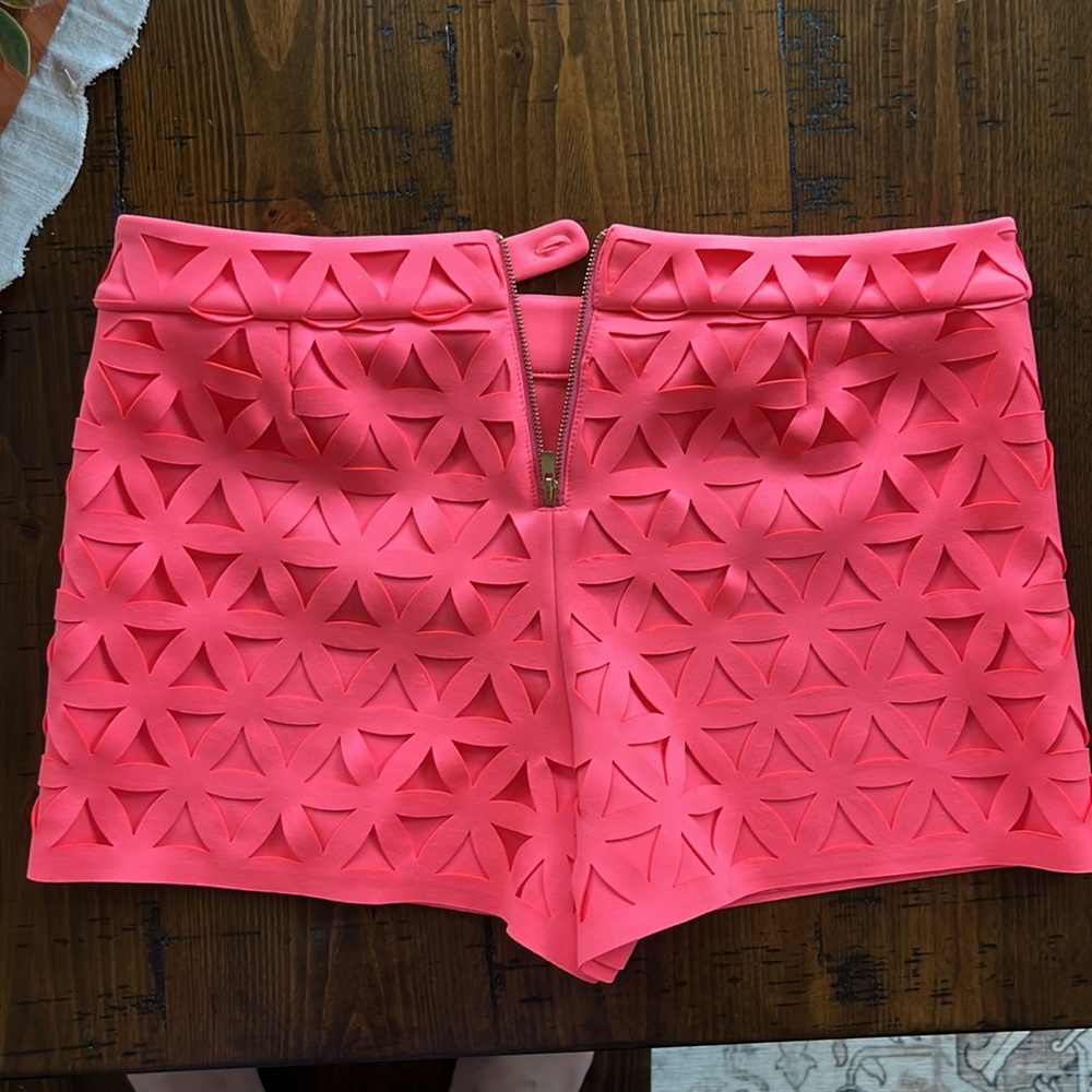 EUC Lilly Pulitzer shorts - Picture 2 of 5